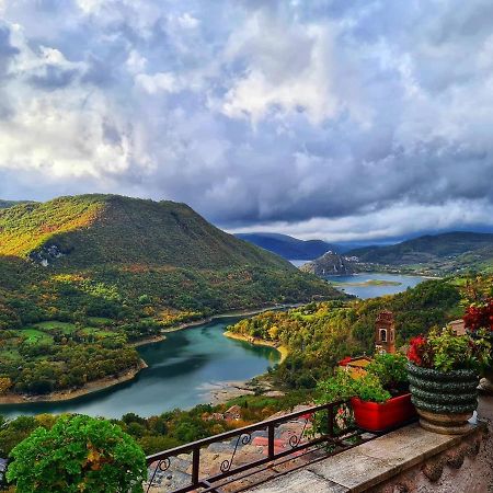 La Casa Sul Fiordo Lago Del Turano Paganico Sabino Kültér fotó