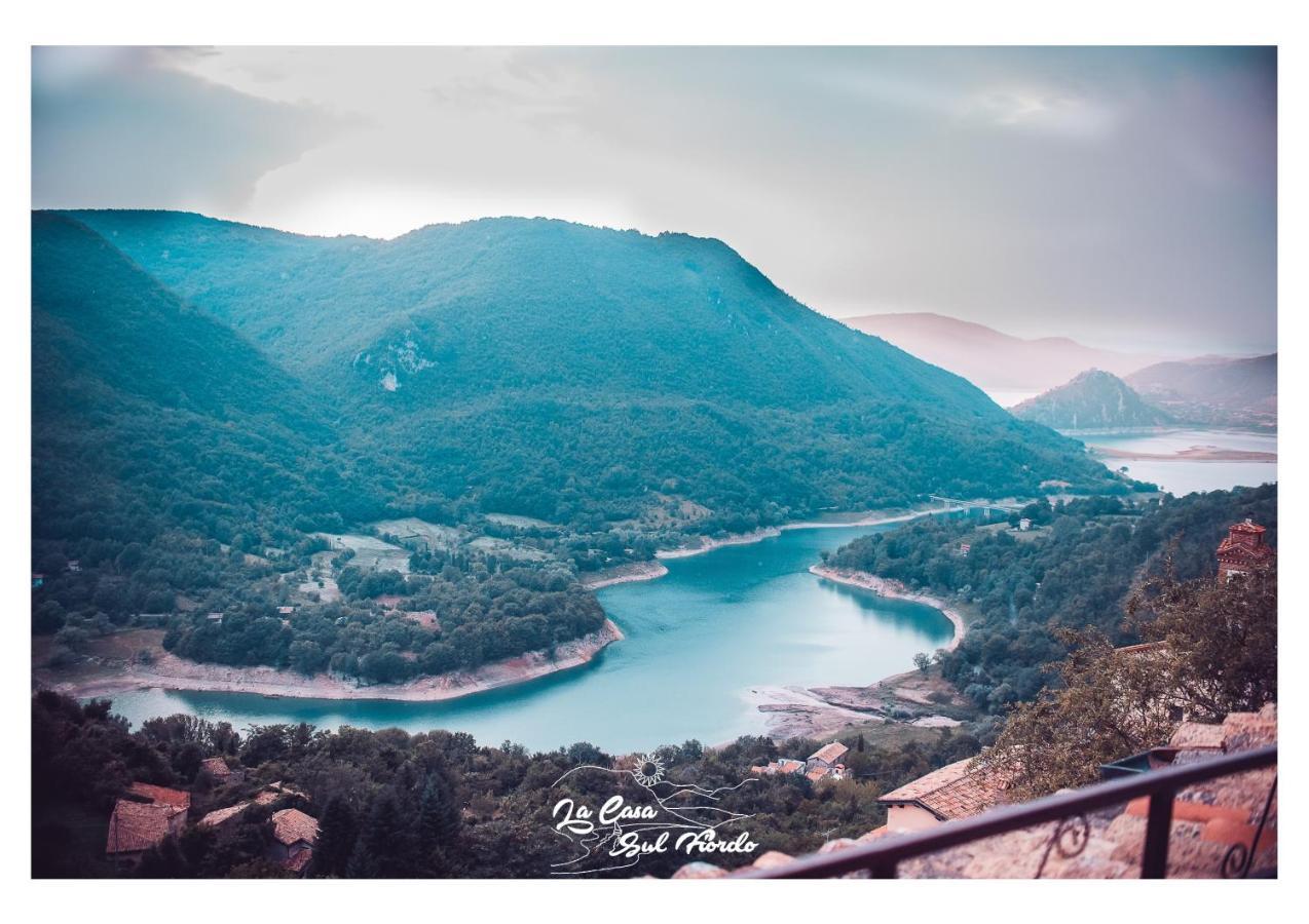 La Casa Sul Fiordo Lago Del Turano Paganico Sabino Kültér fotó
