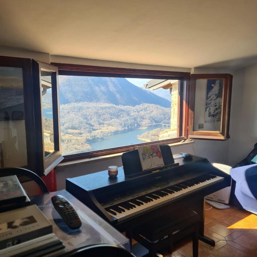 La Casa Sul Fiordo Lago Del Turano Paganico Sabino Kültér fotó